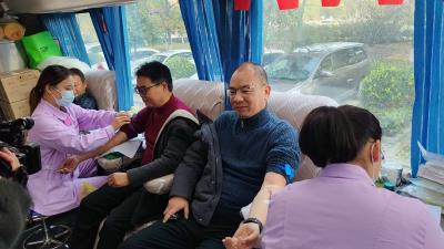 田家镇街道一批爱心志愿者踊跃献血