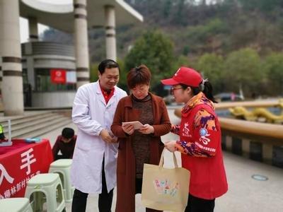 新港路社区开展志愿服务关爱活动