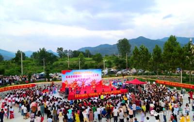 麻城黄土岗镇：村晚火热上演 百姓畅享“大餐”