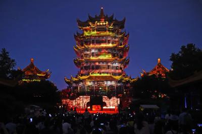 黄鹤楼4天接待游客近18万 红色旅游、夜游经济成湖北文旅新亮点