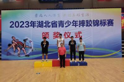 我市摔跤小将获五金一铜
