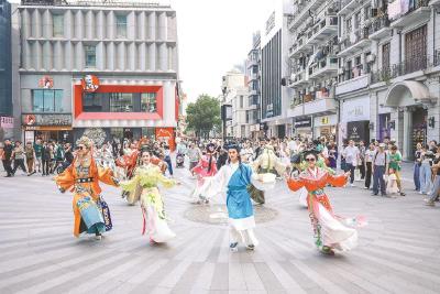 传统戏曲人物形象与动感时尚音乐结合——黄梅戏跨界闪现武汉