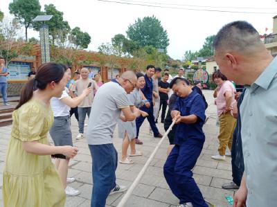 田家镇街道举办旱地龙舟赛
