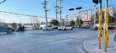给电线杆“搬家”，蕲春漕河四路居民：“真好”！