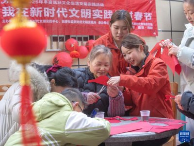 湖北宜昌：老旧小区“焕新”迎新春 