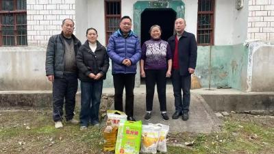 麻城市计划生育协会走访慰问计生特殊困难家庭