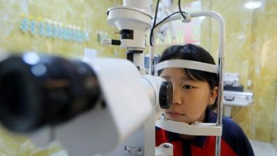 新闻分析：深圳如何让上万中小学生摘掉“小眼镜”