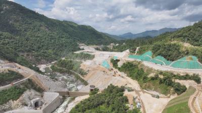 抢跑春天里 一线直击 大山里建“超级充电宝” 已完成工程总量三分之一
