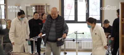 释放科技温度 帮扶“银发族”走出数字生活困境