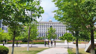 让学生用脚步丈量国家进步的轨迹