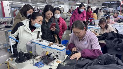 定向送工解企忧 精准服务促就业  我市组织求职者入企参观助力企业稳岗扩产