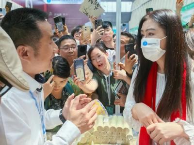 王祖贤：想来蕲春拜谒药圣李时珍