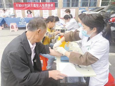 黄州区南湖社区卫生服务中心送健康进社区
