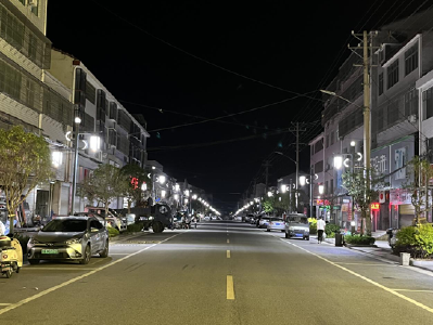 小路灯照亮民生幸福路