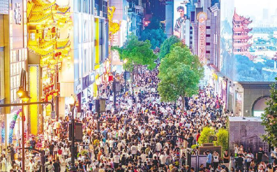 每次转身，都精准踩中消费升级节拍 百年江汉路续写“流量神话”