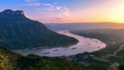 宜笑堂里，脱口秀讲出“宜昌味”