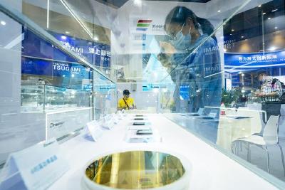 国际重量级“追光者”赞叹：光谷为全球提供越来越多中国方案