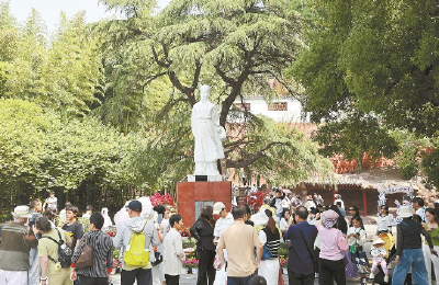 一曲《大江东去》 引爆千年黄州