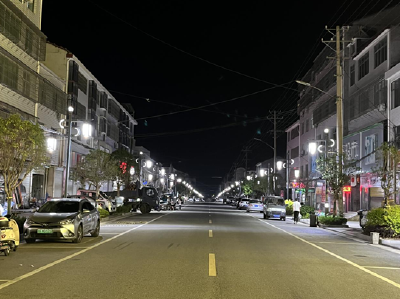 小路灯照亮民生幸福路