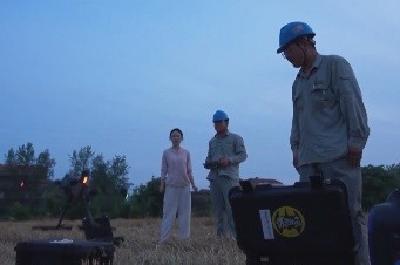 在希望的田野上｜黄梅：照亮麦田抢收夜