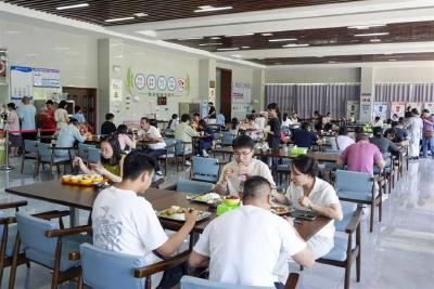 恩施市以干部作风转变推动民生实事优化 社区幸福食堂“幸福升级”