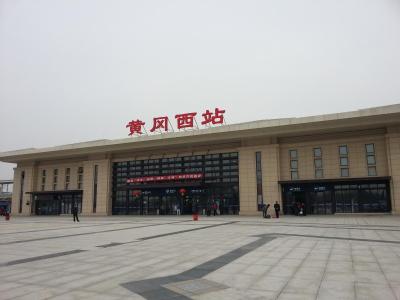 我市五一假期道路客运安全有序  客流量同比增长48.3%，公交客运量达110.8万人次