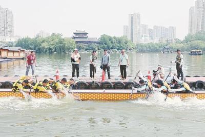 一艘龙船百日工 “对龙舟的热爱刻在秭归人骨子里”