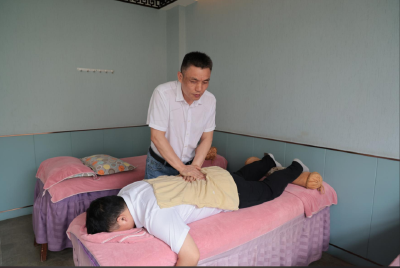 在黑暗中逆光飞翔 从受助者变助人者 我市梅洁获全国自强模范荣誉称号