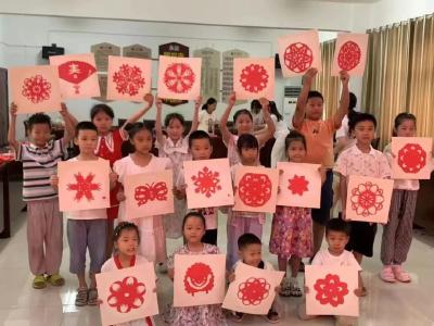 孩子在公司托管 “宝妈”安心上班  英山一企业出实招解决员工暑期“顾小”难题