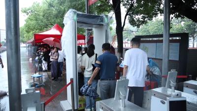 又是一年高考时｜爱心护考 有你们真好！