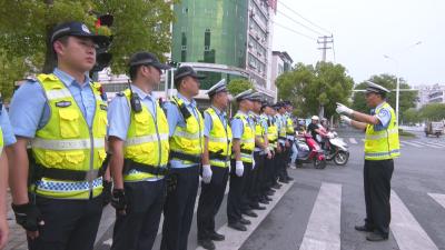 又是一年高考时｜ 护航高考 交警同行