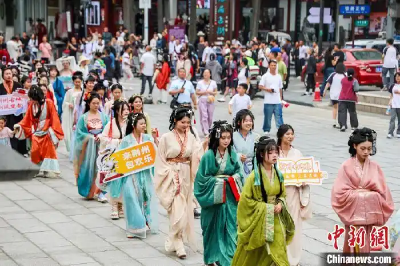 “老祖宗的审美”引客来 战国袍旅拍带火荆州文旅
