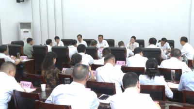 李军杰主持市委理论学习中心组集体学习 锲而不舍贯彻中央八项规定精神 以优良作风服务推动支点建设