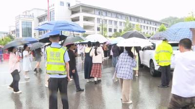 “警” 随高考  黄冈交警全力守护考生