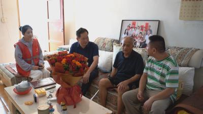 黄州区：“七一”慰问老兵  传递温暖与敬意
