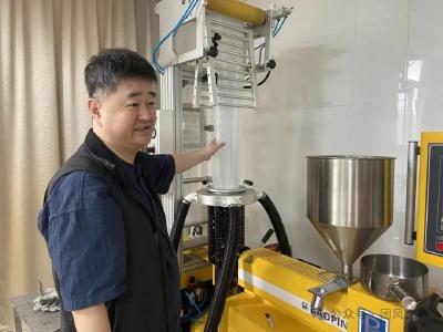这位团风人“点粒成金”绘出中国色彩