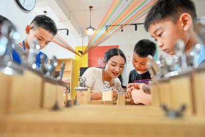 锲而不舍落实中央八项规定精神㊳公司托管的孩子们搬进了新乐园
