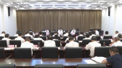 李军杰主持市委理论学习中心组集体学习不断加强党性锻炼 持续深化作风建设推动学习教育走深走实见行见效