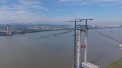 聚力建支点 一线直击｜ 燕矶长江大桥建设者：战“烤”验 保工期