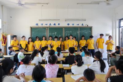 五载深耕再启新程：黄冈师院“红丝带·爱连爱”团队走进浠水举办“七彩假期”志愿服务活动