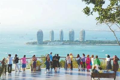 多地立足自然资源营造新体验——暑期旅游，解锁更多玩法