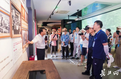 “亚洲第一天坑”焕新颜：废矿坑变身4A景区，年吸客80万人次