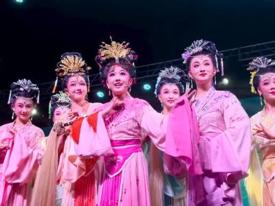 黄梅戏艺术周吸引数省戏迷相聚