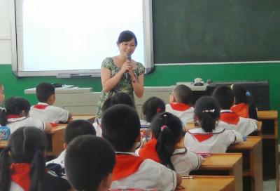 湖北省第八届新锐班主任、黄冈市实验小学党员教师李锂：微光汇星海