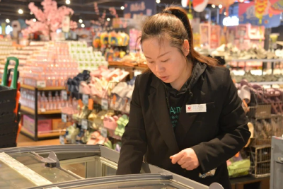 十年练就“多面手”——记“最美黄商人”、团风黄商购物中心店生鲜部处长陈高英