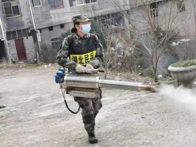 青花女子民兵连—— “铁姑娘”抡大锤 “迷彩妈妈”献母爱