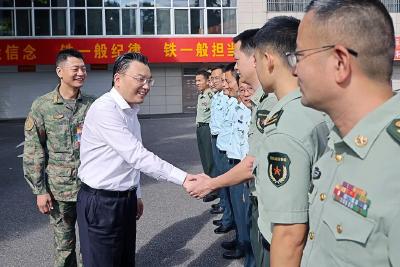 李军杰走访慰问驻黄部队官兵  传承大别山精神 弘扬双拥优良传统 不断巩固发展新时代军政军民团结