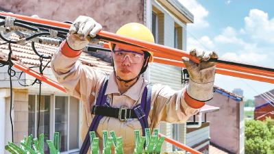 国网蕲春县供电公司检修建设工区紧急抢修除隐患