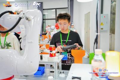 心怀热爱，书写精彩人生 ——记黄梅理工学校优秀毕业生胡宇翔