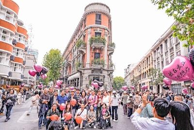 天凉好个秋市民喜出游